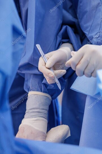 手指衛生とPPEを実践するスタッフのイメージ